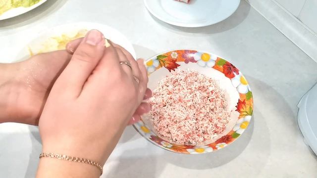 новогодний салат-закуска "рафаэлло" с крабовыми палочками смотреть онлайн