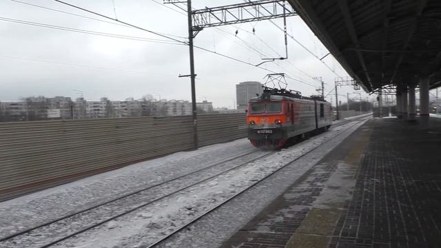 Электровоз ВЛ10К-883 (ТЧЭ-5) следует резервом. смотреть онлайн