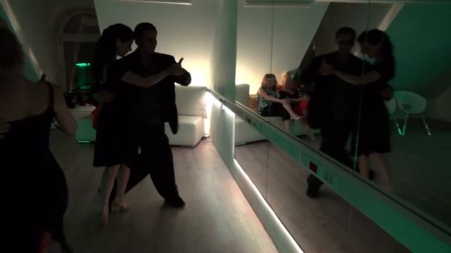 Милонга в "Эдиссе". Танго. Jonathan Froehlich и Юлия Горина - 2... смотреть онлайн