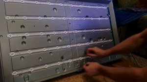 Проверка подсветки телевизора LG 42LA при помощи обычных батареек крона.
