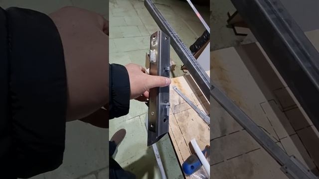 Труба 40х40х2 вырезанный замок. смотреть онлайн