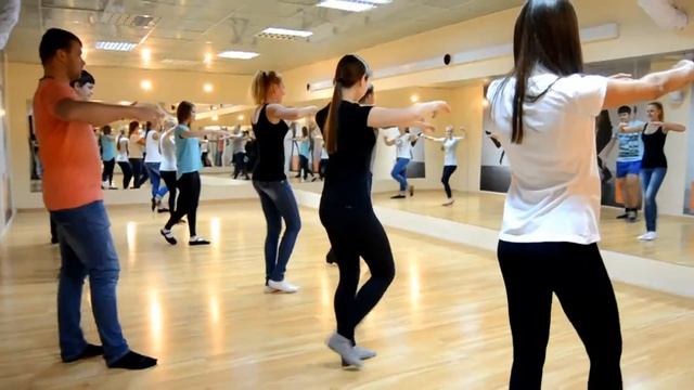 УРОК ЧА-ЧА-ЧА ЗА 2 МИНУТЫ / Lesson Cha-Cha - lightCHOREOGRAPHY смотреть онлайн