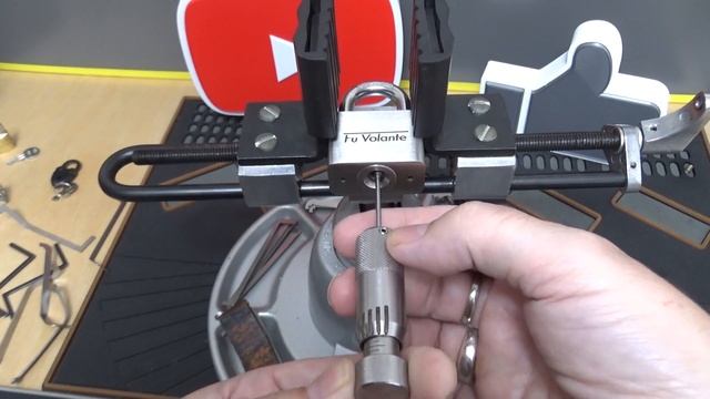 #329 Fu Volante disc detainer padlock vs The Silver Bullet смотреть онлайн