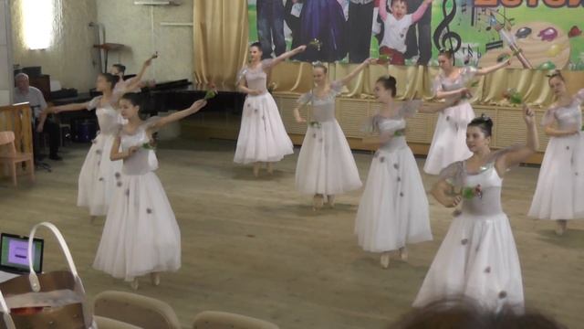 Лента на пуантах развязалась!!! смотреть онлайн