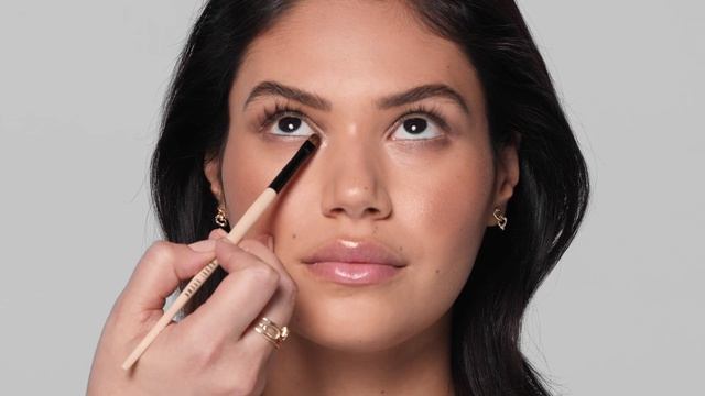 How To: Bronzed Eye Makeup | Eye Makeup Tutorials | Bobbi Brown Cosmetics смотреть онлайн