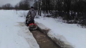 Буран с двигателем лифан кр 460 , попали в снег с водой))