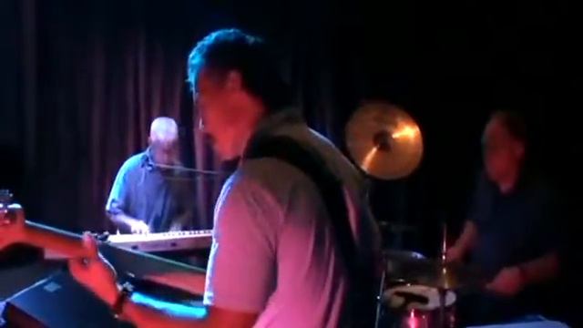 Mark Mallory Trio - Walking On The Moon смотреть онлайн
