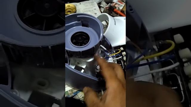 Cara mudah buka atau bongkar mesin blender Philips Hr 2115/2116 - Video13 - Tanpa Congkel смотреть онлайн