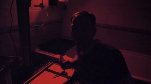 Печатаем черно-белое фото с плёнки вручную. Фотоувеличение и магия аналоговой фотографии (ВИДЕОУРОК