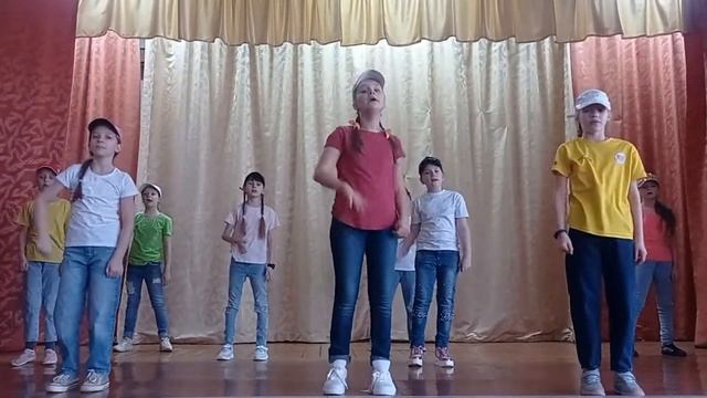 Танец учащихся 4В смотреть онлайн