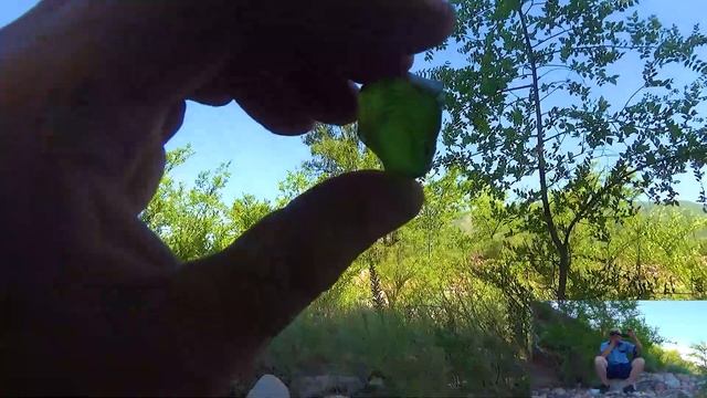 Помою зелёный изумруд в воде. смотреть онлайн