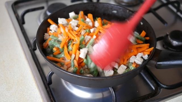 ЗА 20 минут ВКУСНЕЙШИЙ УЖИН ГОТОВ. На сковороде вкусное блюдо из курицы смотреть онлайн