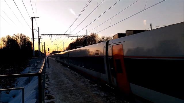 "В пятнадцати градусный мороз!" Электровоз ЭП20-004 со скоростным поездом "Стриж" смотреть онлайн