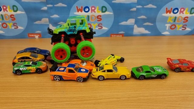 Монст трак переезжает через гору машинок смотреть онлайн