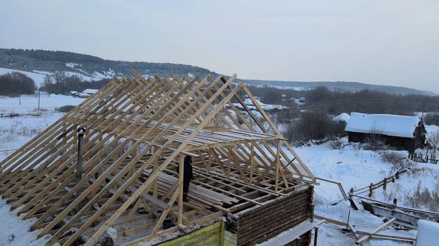 Строительство новой крыши на доме. Деревенские будни. смотреть онлайн