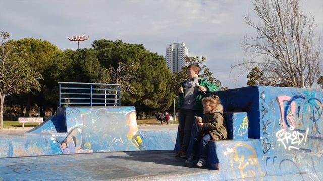 Валенсия с детьми январь 2019, парк Гулливер, прогулка по набережной/ Valencia con niños, Gulliver смотреть онлайн