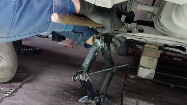 Снятие шаровой без съёмника, ЛЕГКО и ПРОСТО!!!/Замена шаровой/АВТОЛАЙФХАК