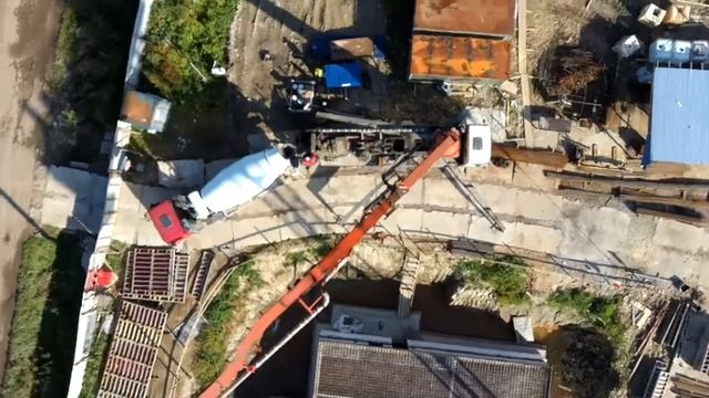 БЕТОНИРОВАНИЕ ПЛИТЫ ПЕРЕКРЫТИЯ | СЪЕМКА С ДРОНА смотреть онлайн