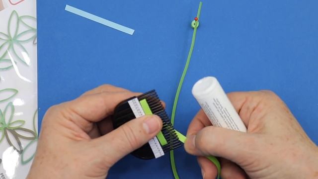 Quilling Comb Figure (QuickTips)  - Karen Marie Klip & Papir