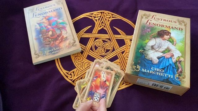 Обзор новинки от Чиро Марчетти. Оракул Lenormand Lustrous