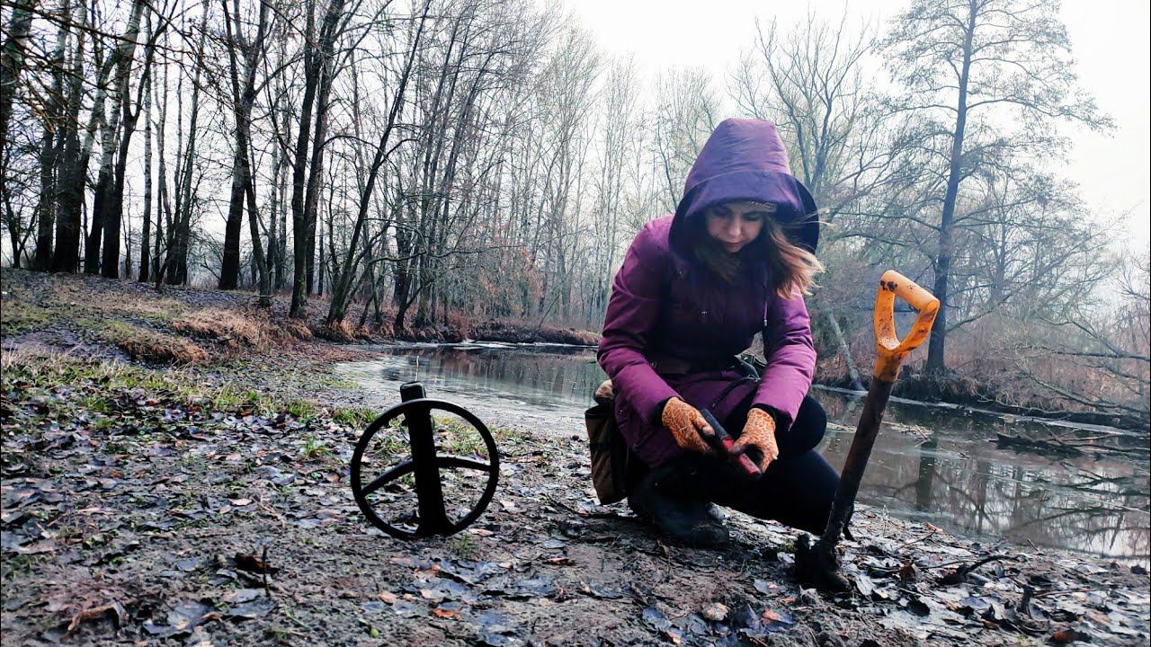 Зимний коп 2022. Долго искала сигнал, а оказалось что это... Девушка с металлоискателем. смотреть онлайн