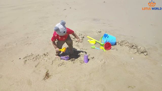 Sandy Point | The Surf Beach | Lotus World смотреть онлайн