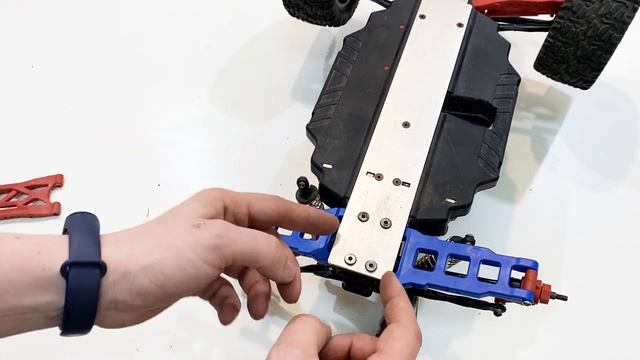 Тюнинг MMAX. Установка усиленных CVD приводов от Remo Hobby и пластиковых от Traxxas