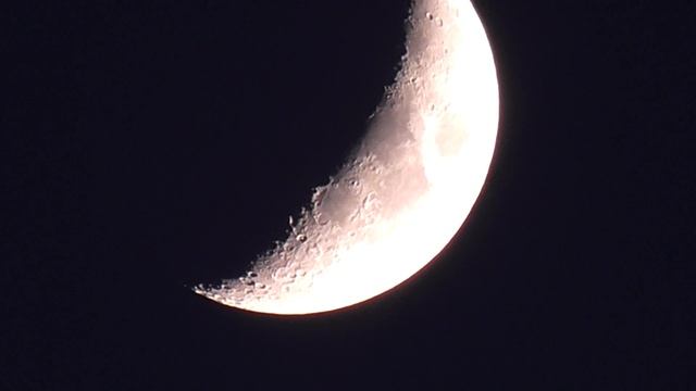 ZOOM SUR LA LUNE qui bouge à vue d'oeil - Panasonic HC V160 смотреть онлайн