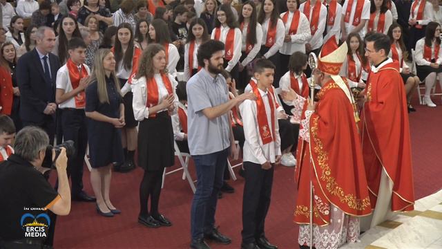 Iași(catedrală): Sfânta Liturghie cu administrarea sfântului Mir (28 mai 2023) смотреть онлайн