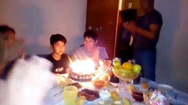 Даниалу 9 лет!!! 22.10.2019г. Торт. Загадывание желания! Задувание свечей смотреть онлайн