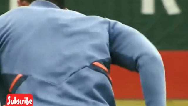 Tyrell Malacia 😮 suprised man United players in his first training as a Man United Player. смотреть онлайн