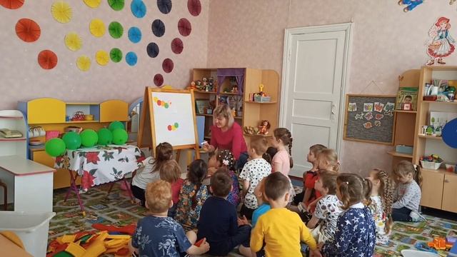 Аппликация "Гусеница" в средней группе "Маленькая страна" смотреть онлайн