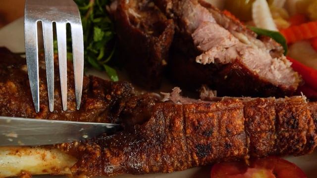 Обзор ресторана Hai Nhi. Вкуснейшая хрустящая рулька! смотреть онлайн