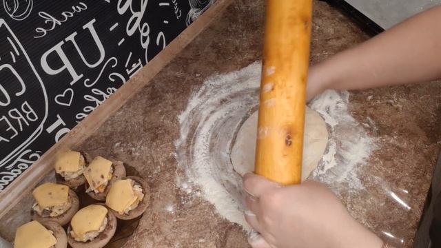 Фаршированные шампиньоны в тесте. Stuffed mushrooms in the dough Dough. смотреть онлайн