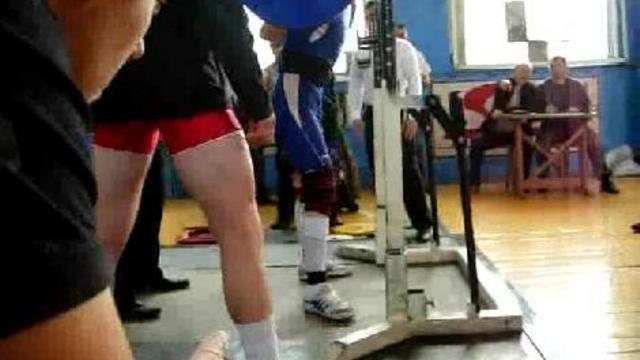 Артем Утко. Присед со штангой смотреть онлайн