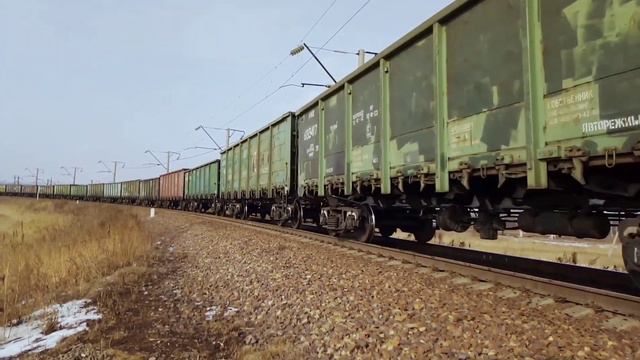 "Эксклюзив" Электровозы 3ЭС5С-001 и 3ЭС5К-925 "Ермак" с грузовым поездом. смотреть онлайн