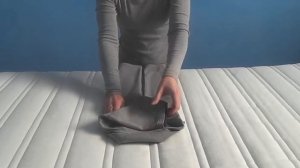 Как сложить футболку поло