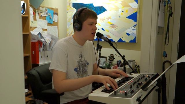 Autumn Leaves vocals and synth - Geoff Peters singing and playing Roland Gaia SH-01 synthesizer смотреть онлайн