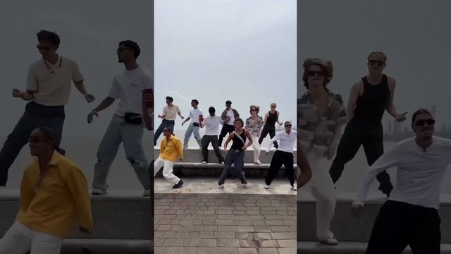 Grooving through the week like ?? @TheQuickStyle смотреть онлайн