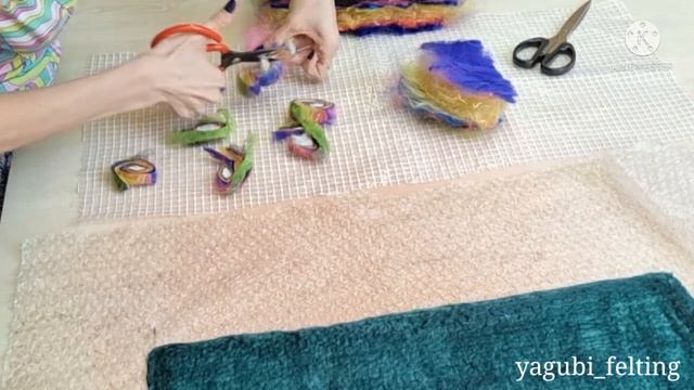 ВИСКОЗНЫЕ РОЛЛЫ. ДЕКОР ДЛЯ ВОЙЛОКА. ВАЛЯЮ ОБРАЗЕЦ ДЛЯ ЖАКЕТА С ПАВЛИНОМ