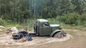 Вот что получиться если скрестить ГАЗ-66 и ЗиЛ-157!!! Это монстр бездорожья!