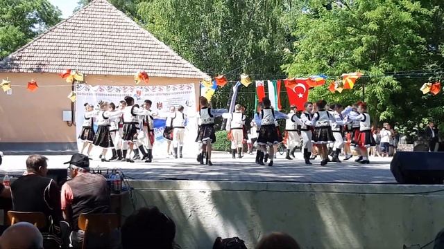 Образцовый ансамбль народного танца "YILDIZLAR" г.Вулканешты. Молдова смотреть онлайн