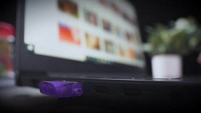 Флеш-накопитель с интерфейсами USB Type-C® и Type-A смотреть онлайн