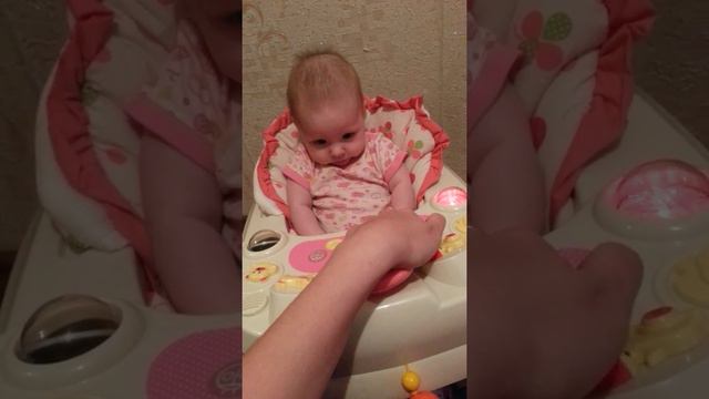 Реакция ребенка на звуки)) смотреть онлайн