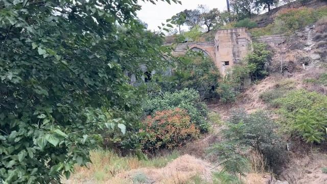 Тбилиси. Баня «Гогило», вернее то, что от неё осталось. смотреть онлайн