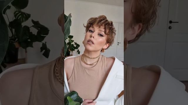 Обзор помады ROUGE BUNNY ROUGE velvet whispers смотреть онлайн