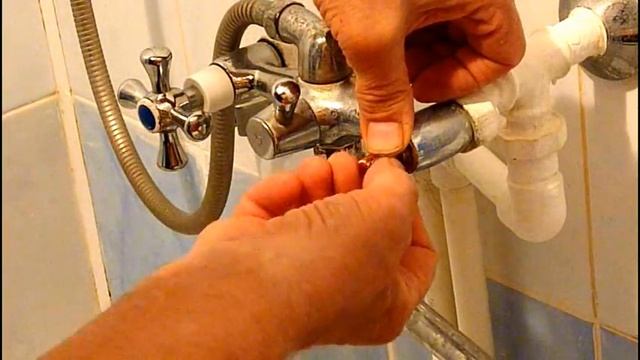 Прокручивает ручка смесителя? Есть надёжный способ! смотреть онлайн