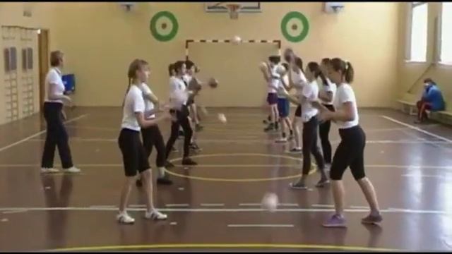 Урок физкультуры в 6 классе. смотреть онлайн