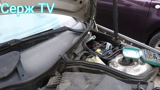 Предохранительная панель под капотом на W203 смотреть онлайн