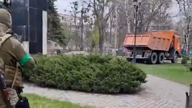 В Харькове снесли памятник маршалу Жукову смотреть онлайн